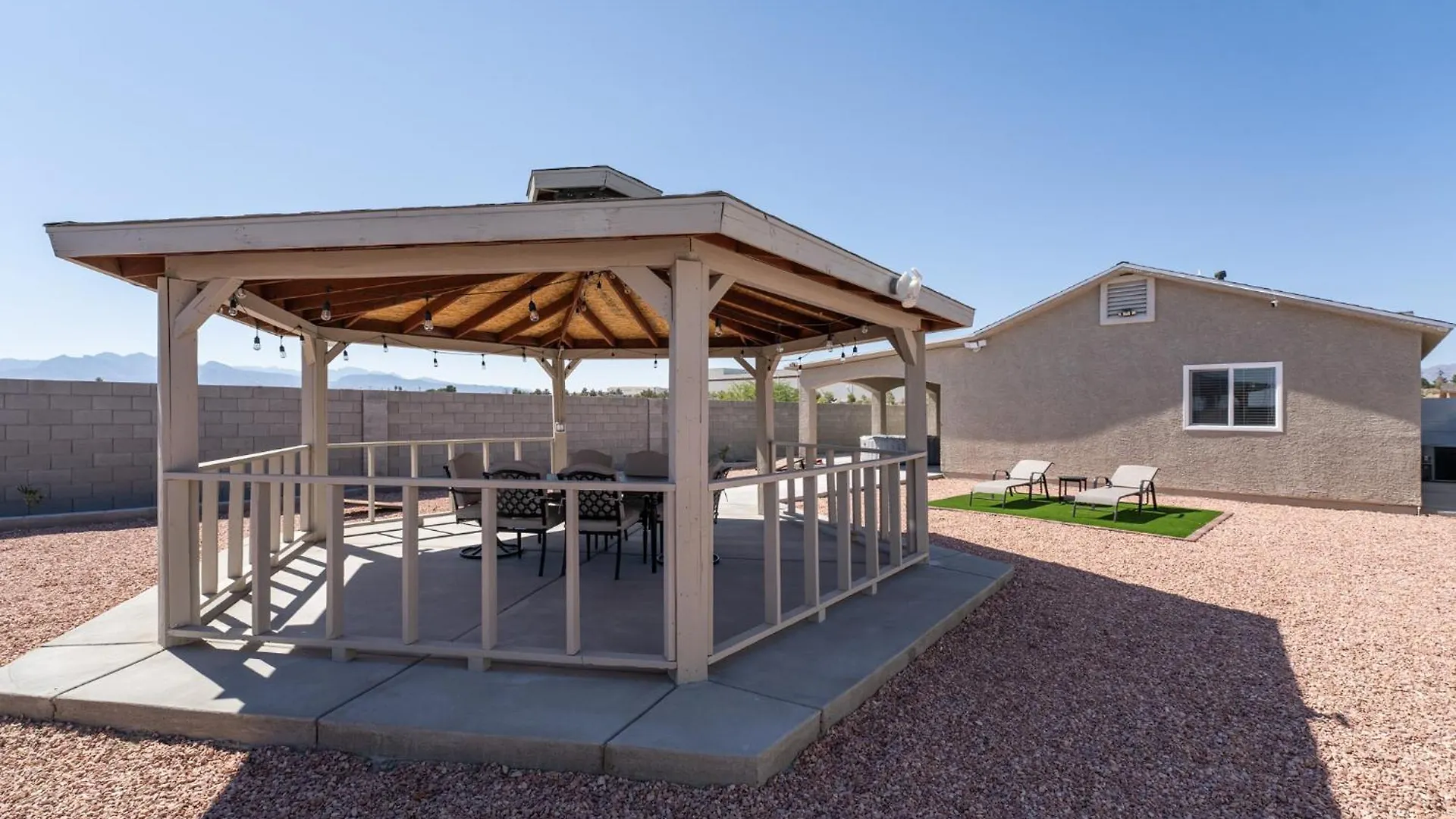 Дом отдыха A Modern Home Away From Home! Лас-Вегас США