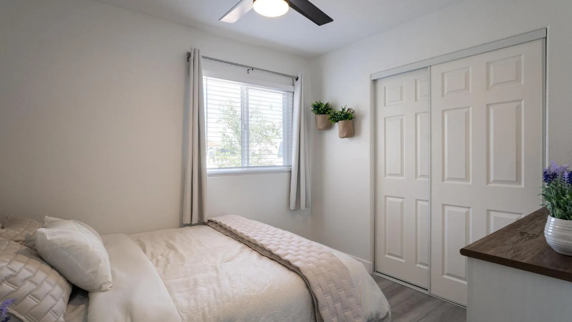A Modern Home Away From Home! Лас-Вегас США