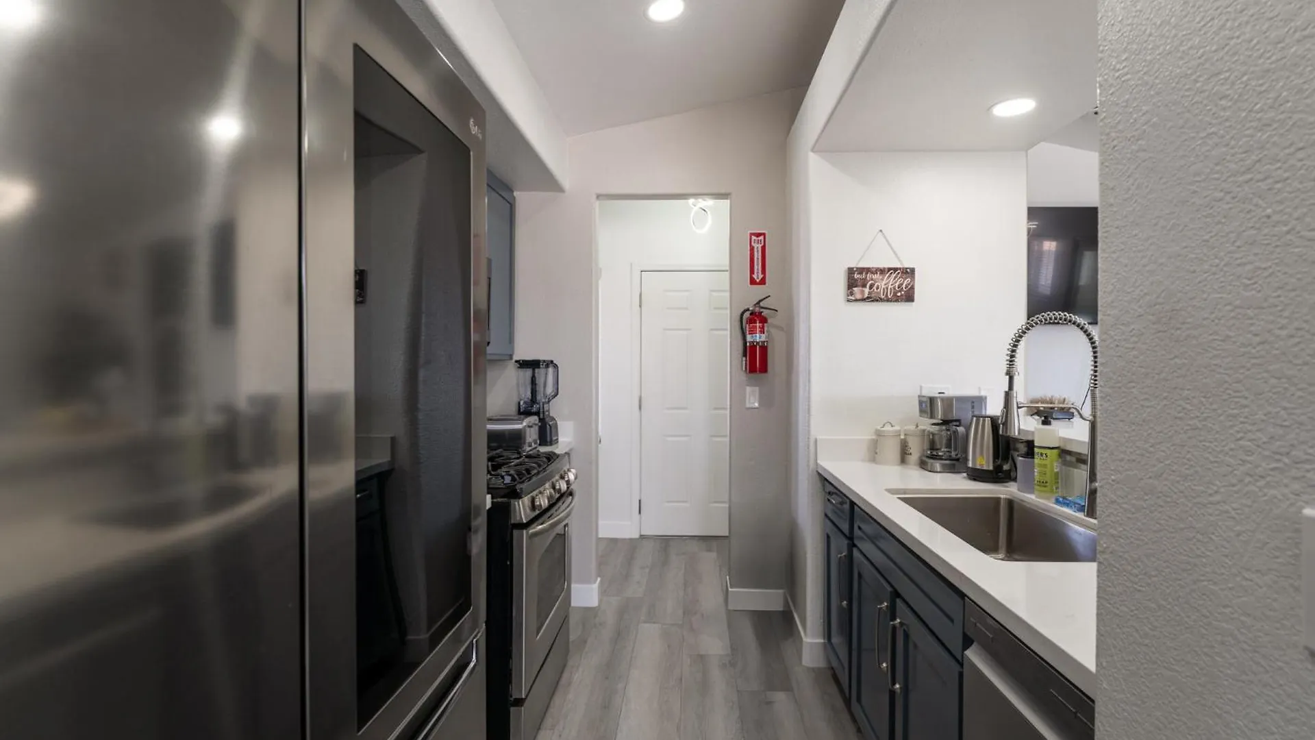 Дом отдыха A Modern Home Away From Home! Лас-Вегас США