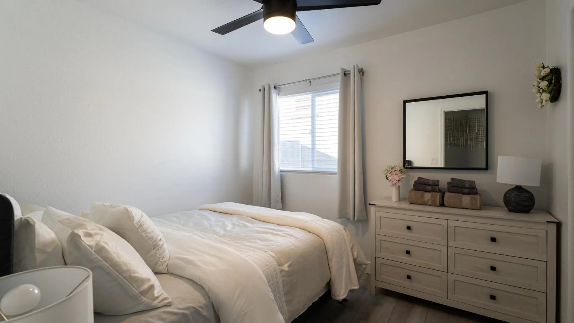 Дом отдыха A Modern Home Away From Home! Лас-Вегас США