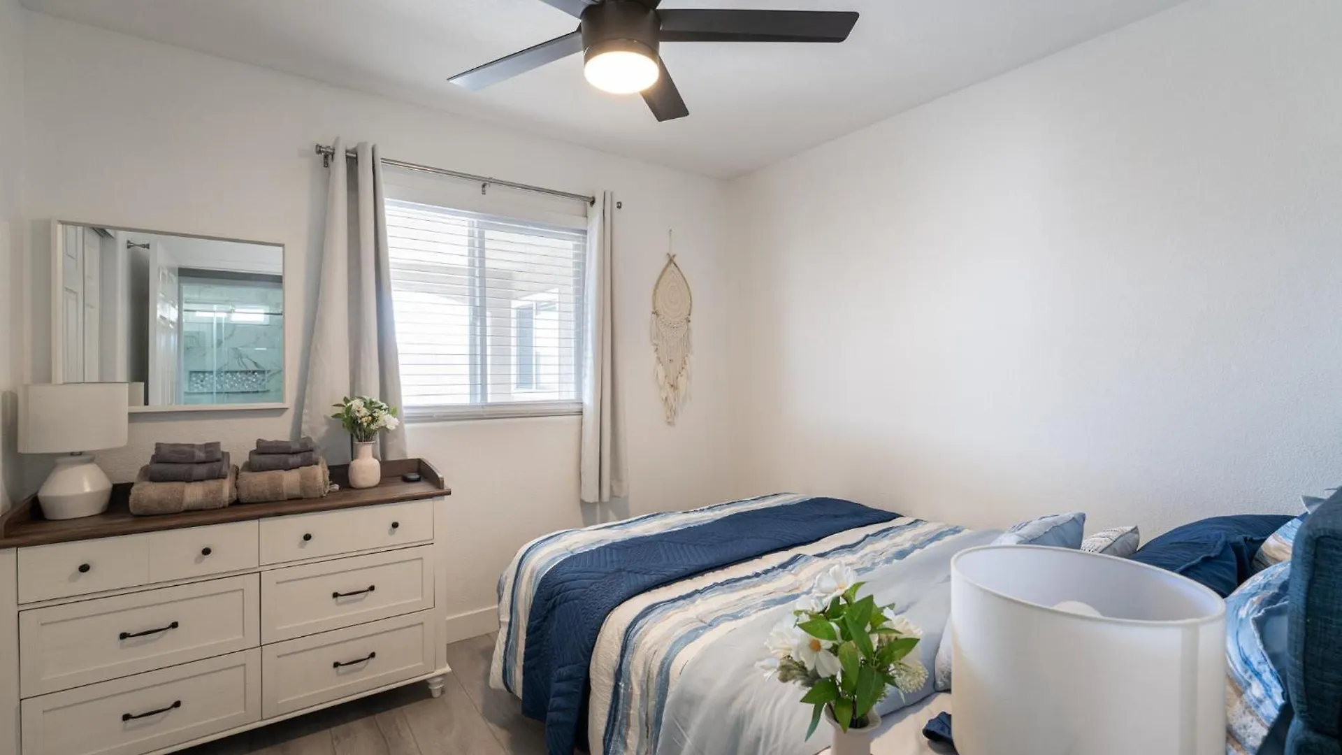 A Modern Home Away From Home! Las Vegas ABD