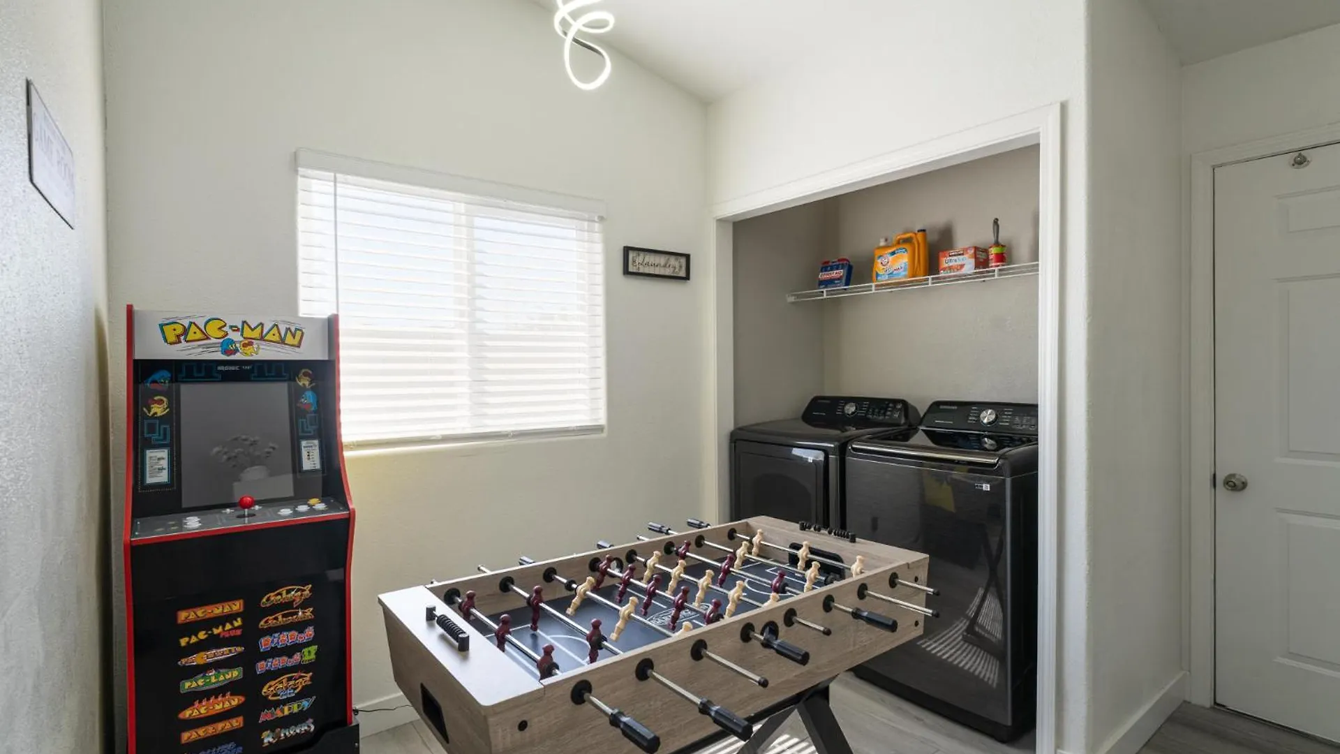 A Modern Home Away From Home! Las Vegas ABD